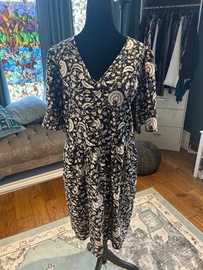 Ann Taylor Factory Black and Cream Paisley V-Neck Midi Dress